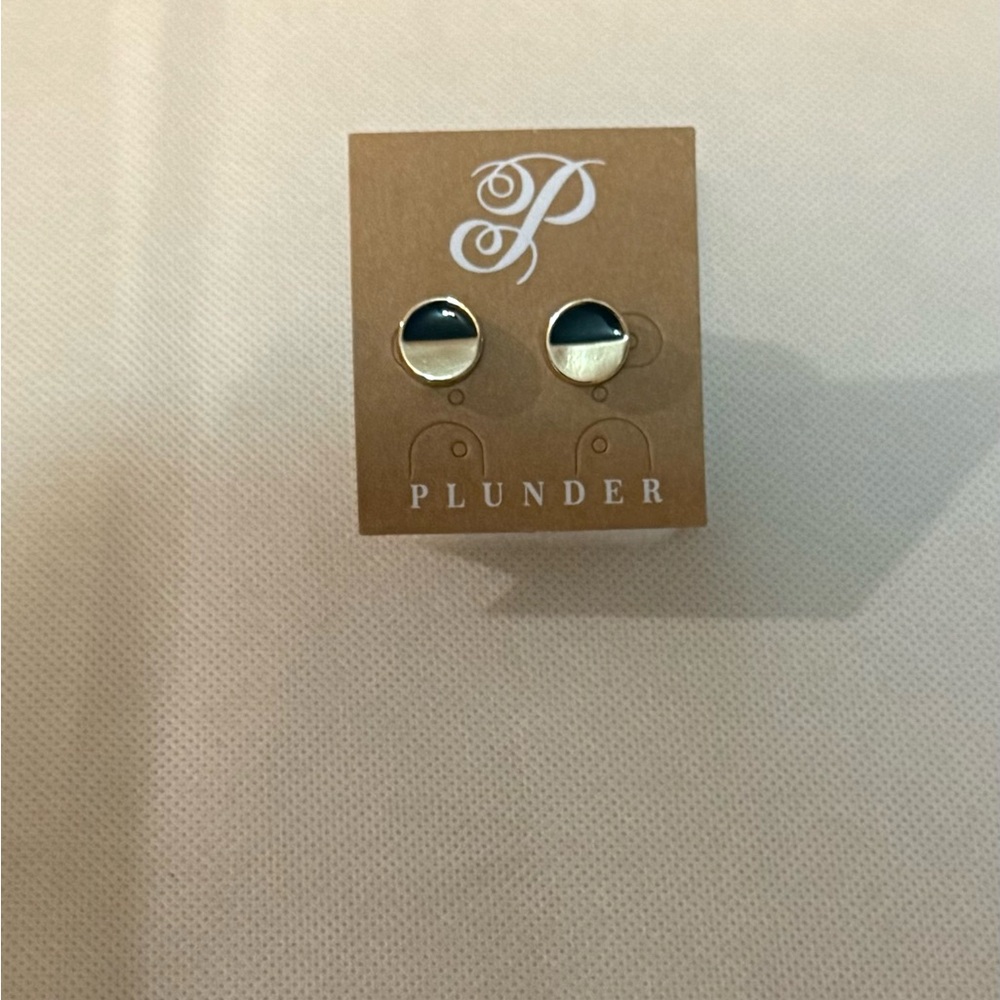 Plunder Round Half-Enamel Stud Earrings in Green and Gold